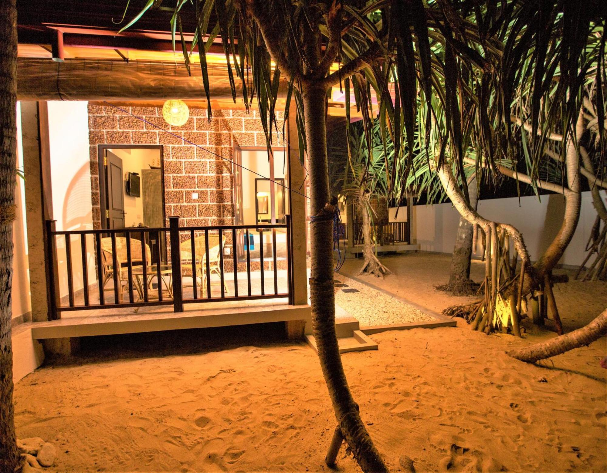 Sea Shell Villa Hikkaduwa 2 Separate Cabanas Ocean Front Villa Exterior foto