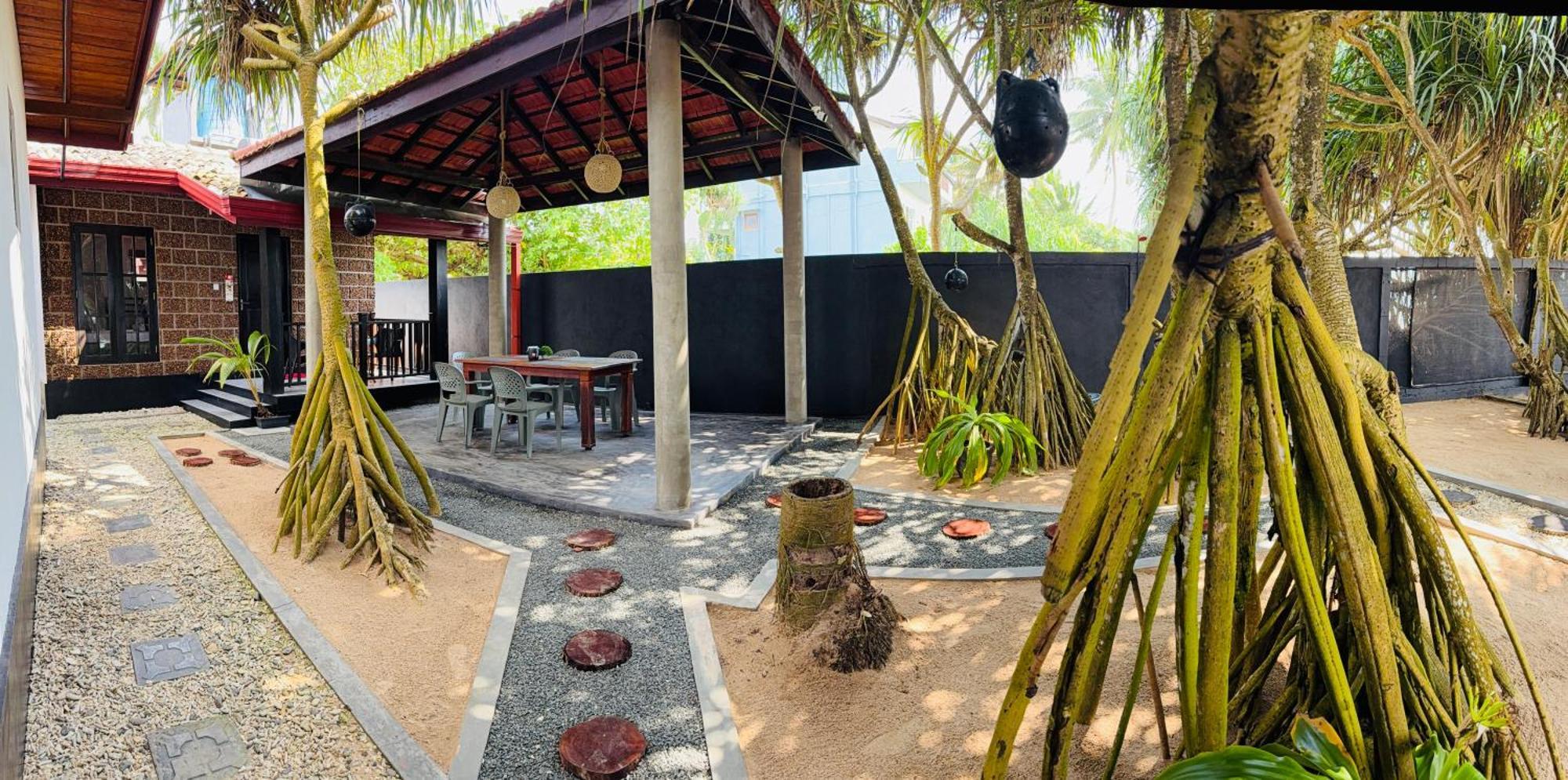 Sea Shell Villa Hikkaduwa 2 Separate Cabanas Ocean Front Villa Exterior foto