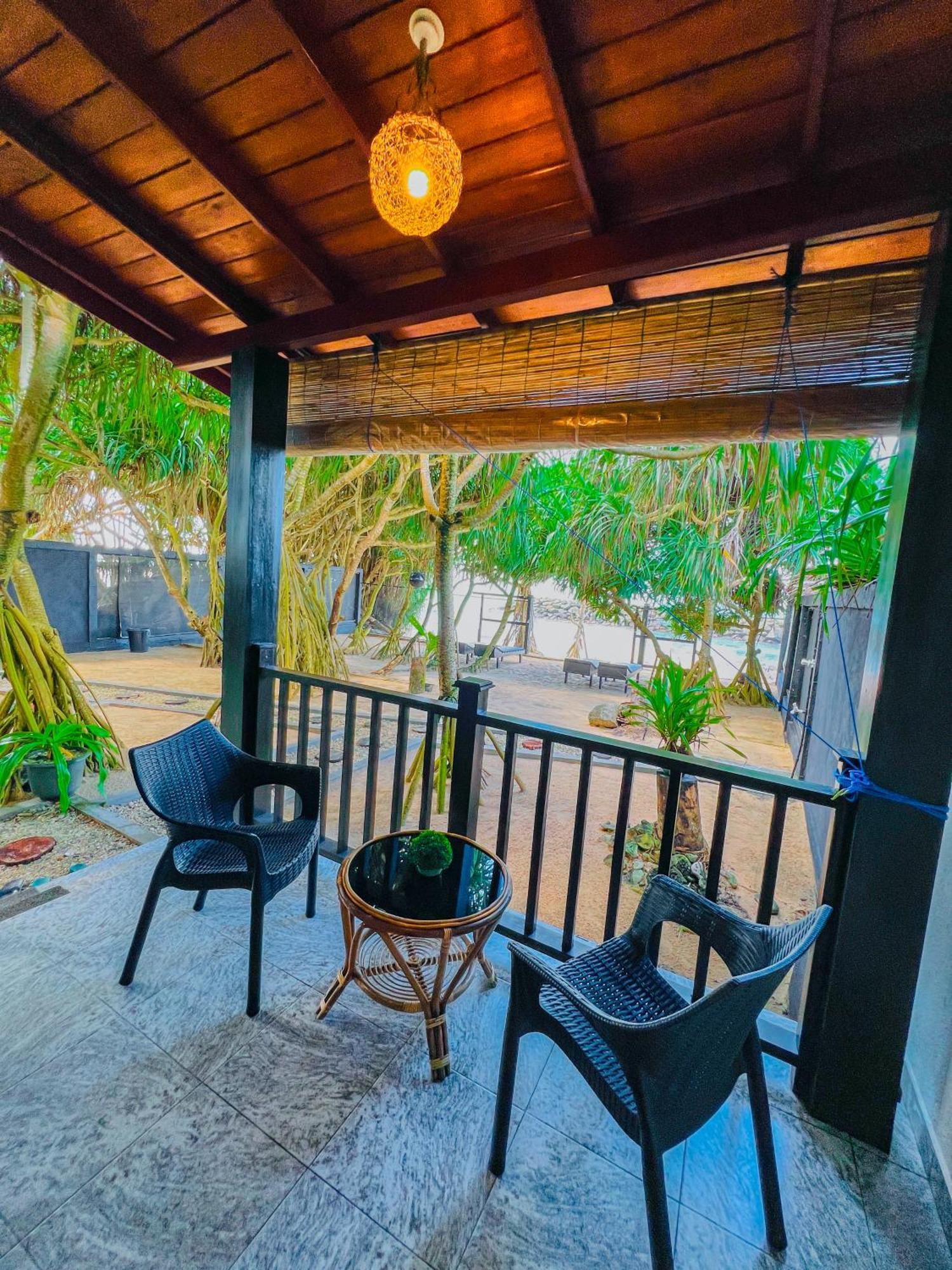 Sea Shell Villa Hikkaduwa 2 Separate Cabanas Ocean Front Villa Exterior foto